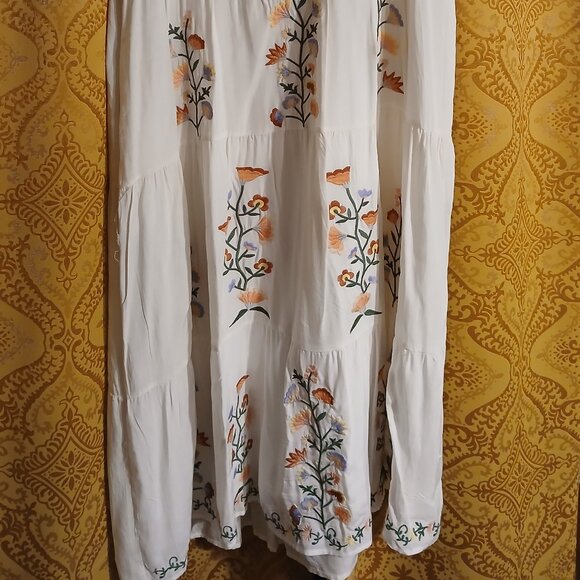 Size xl embroidered cream dress - Picture 10 of 10